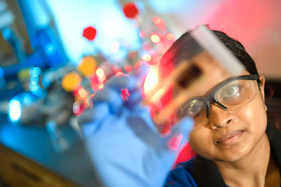 Student working in the biomolecular lab