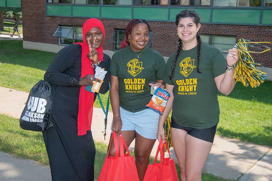 Students helping during move in day