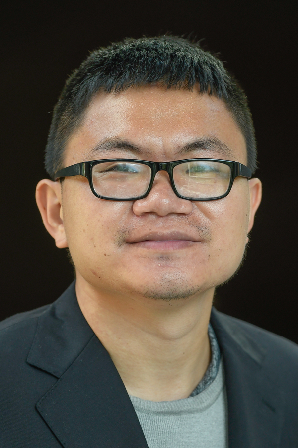 A photo of Guoyo Lin smiling.